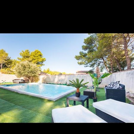 Villa Мартиг Екстериор снимка
